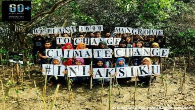 Tanam Kembali Hutan Mangrove di Pesisir Surabaya