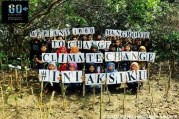 Tanam Kembali Hutan Mangrove di Pesisir Surabaya