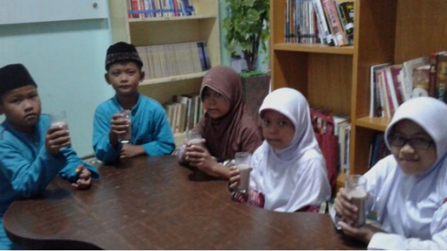 Segelas Susu Agar Yatim Sehat