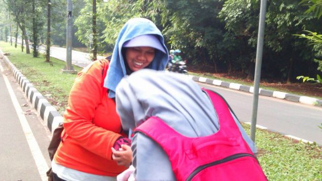 THR untuk Ibu Penyapu Jalan dan Bapak Bikun