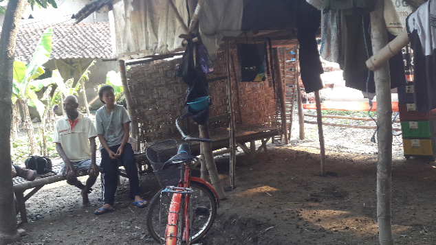 Siti, Remaja Putri yang Tinggal di Kandang Kambing