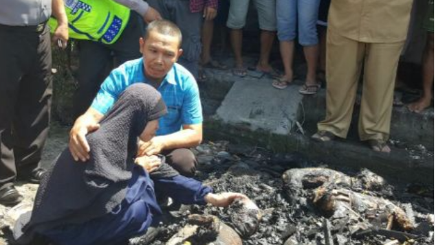 Ayotolong Pak Imam Bangun Rumahnya kembali