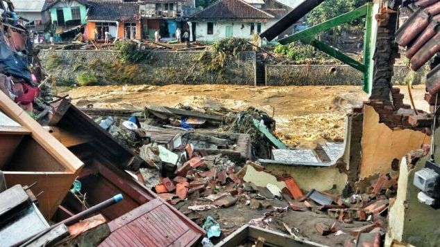 Bantu saudara kita yang tertimpa Banjir di Garut