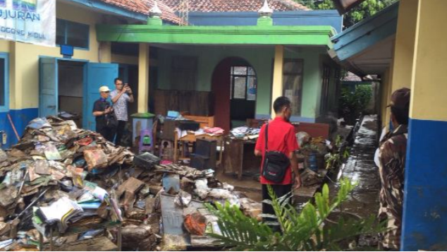 Pembangunan Kembali Sekolah Akibat Banjir Bandang