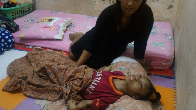 BANTU BIAYA HIDUP DEK INTAN