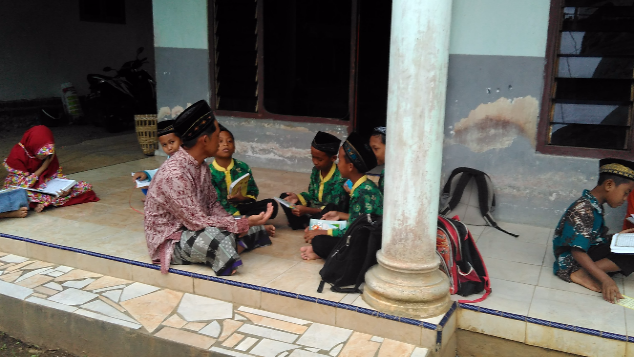 Bantu Santri Mengaji Miliki Ruang Kelas