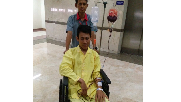Tanda Kasih untuk pejuang kanker Muchlis Munawar