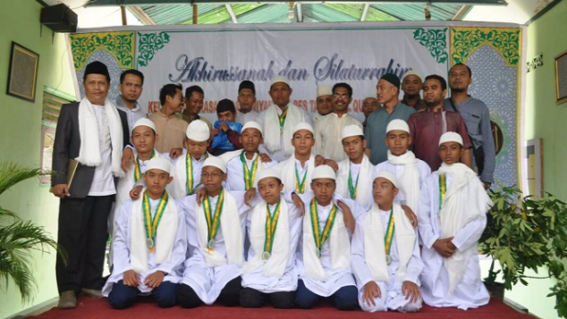 Bantu Keuangan Pesantren Para Penghafal Al Qur'an