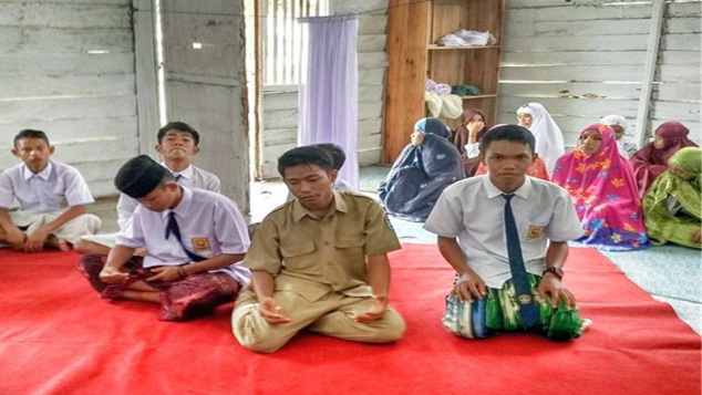 Membangun MASJID PERTAMA Di Dusun SIMOIE