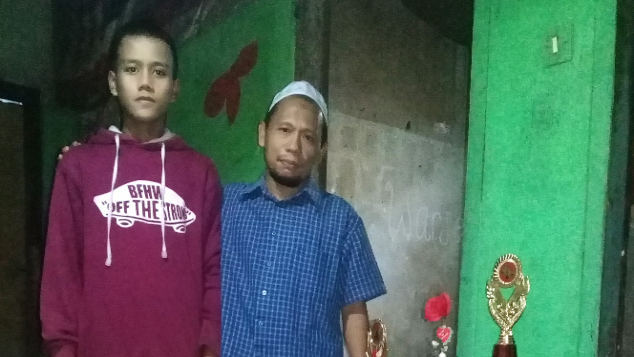 Ditinggal Orang Tua, Bantu Rosandy dan Adiknya