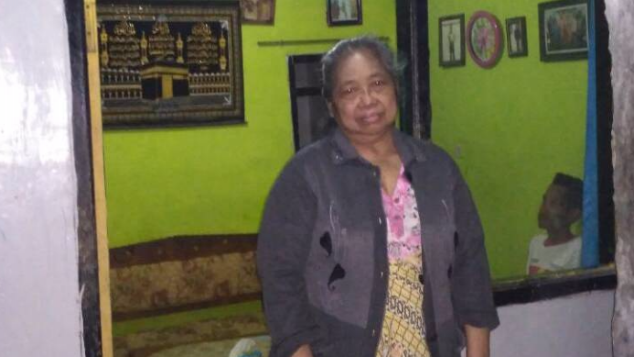 Bantu Bu Surintri, Seorang Janda Untuk Usaha Peyek