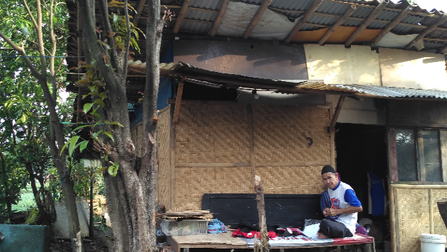 Bantu Abah Ayub Mengembangkan Usaha Rujaknya
