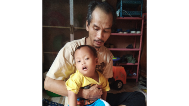 Bantu Balita Rizki Yang Mengalami Down Syndrome