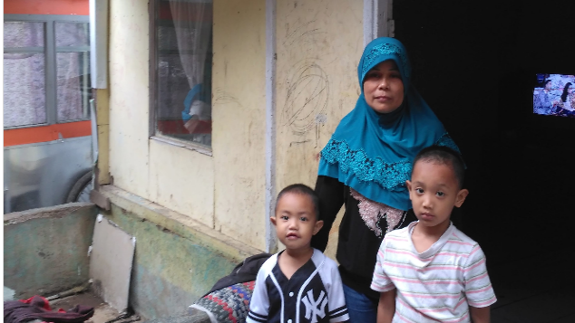 Bantu Ibu Rat Berjualan Untuk Anak dan Cucu
