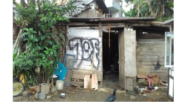 Bantu Ibu Titi Merenovasi Rumah