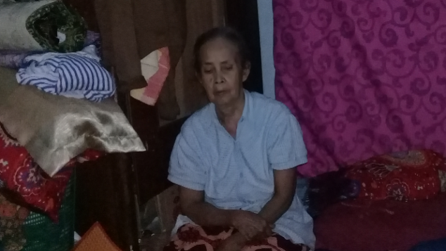 Bantu Nenek Djua, Lansia Penjual Gorengan Keliling