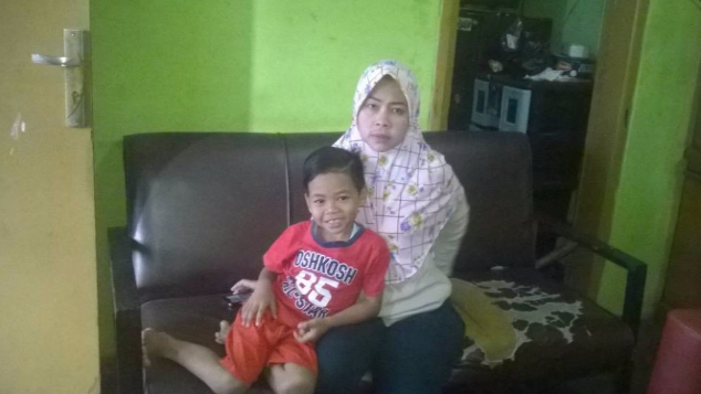Bantu Janda Bu Yuli Biayai Sekolah Sang Anak