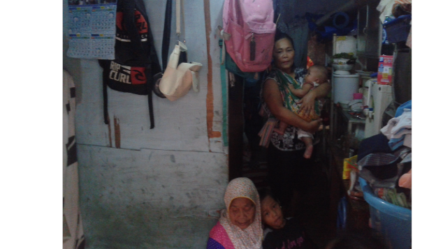 Bantu Ibu Ijah Membiayai Anak-anaknya sekolah