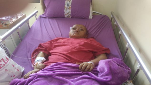 Desi Ingin melihat Kembali dan sembuh dari Tumor