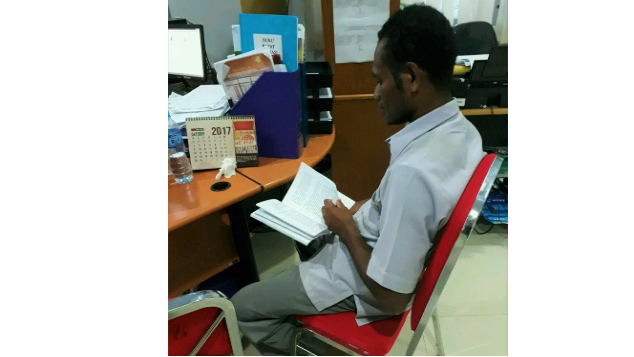 BANTU YUNGKER LULUS KULIAHNYA