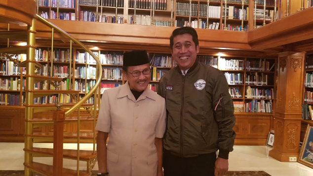 Jamil Azzaini Dukung Pesawat R80