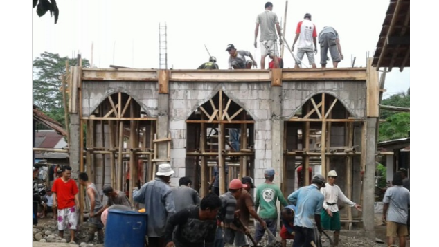 Bantu Mendirikan Musholla At Tamam di Desa Prigi