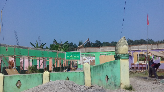 Membangun sekolah Yatim Piatu yang rusak Oleh gemp