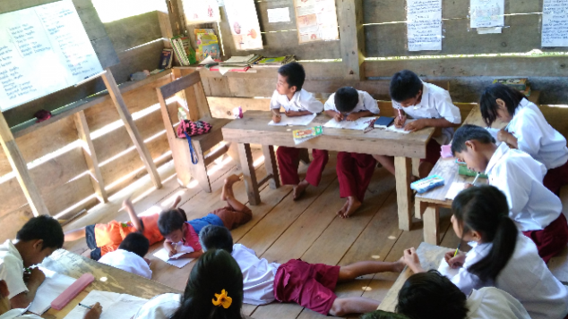 Bangun Sekolah di bawah Pohon Pedalaman Tosik