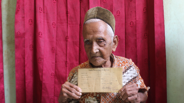 Bantu Nyak Sandang, Pemodal Pertama Pesawat Garuda