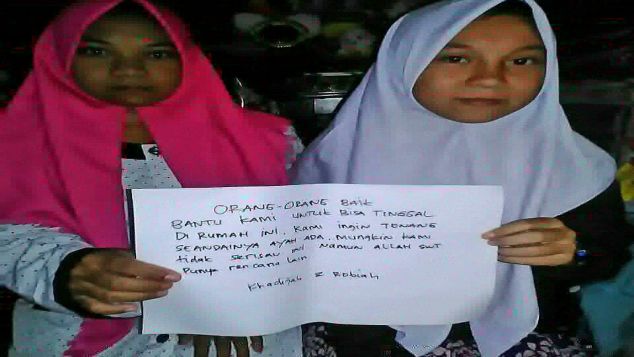 SENYUM UNTUK 2 ANAK YATIM INI