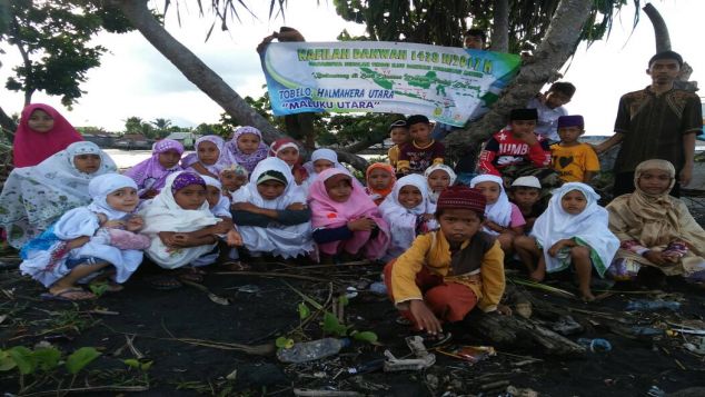 Bantu Muslim Pedalaman Agar Merasakan Kado Lebaran