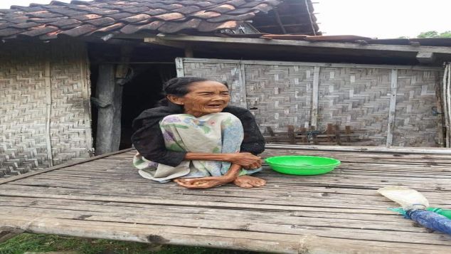 Nenek yang hidup sebatangkara