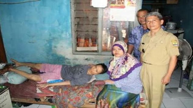 Bantu orang ini butuh perawatan