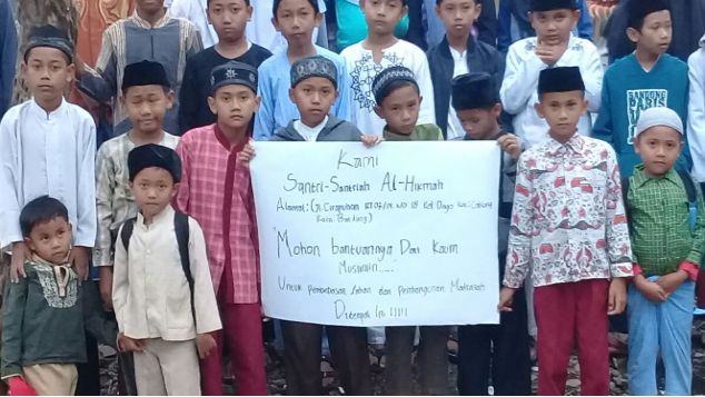 BANTU 389 ANAK SANTRI TIDAK PUNYA RUANG BELAJAR
