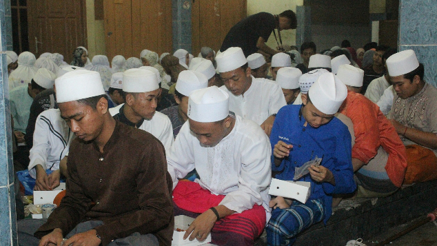 Galang dana panti asuhan at - taufiq