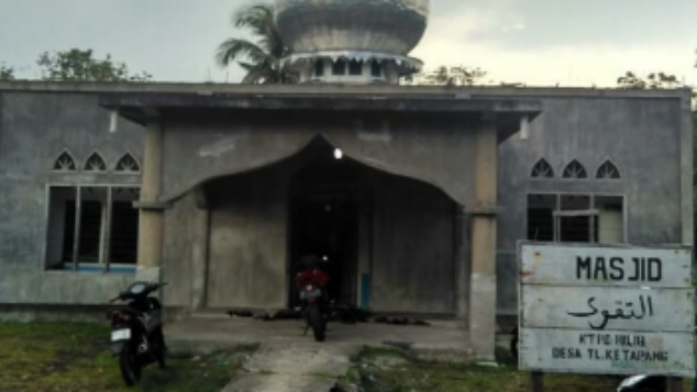 RENOVASI MASJID BERUSIA 57 TAHUN DI PULAU MERBAU