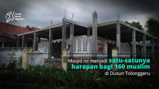 160 MUSLIM DI BIMA NTB SHOLAT DI MASJID YANG RUSAK