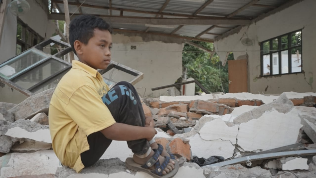 Bantu Sekolah Darurat di Lombok
