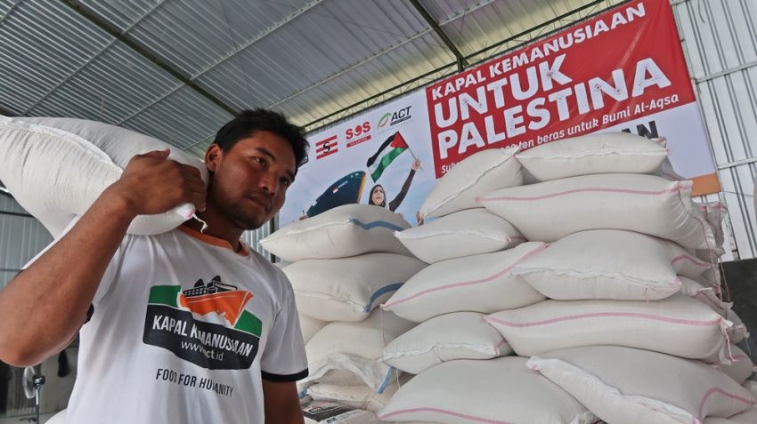 Mengangkut Beras untuk Palestina