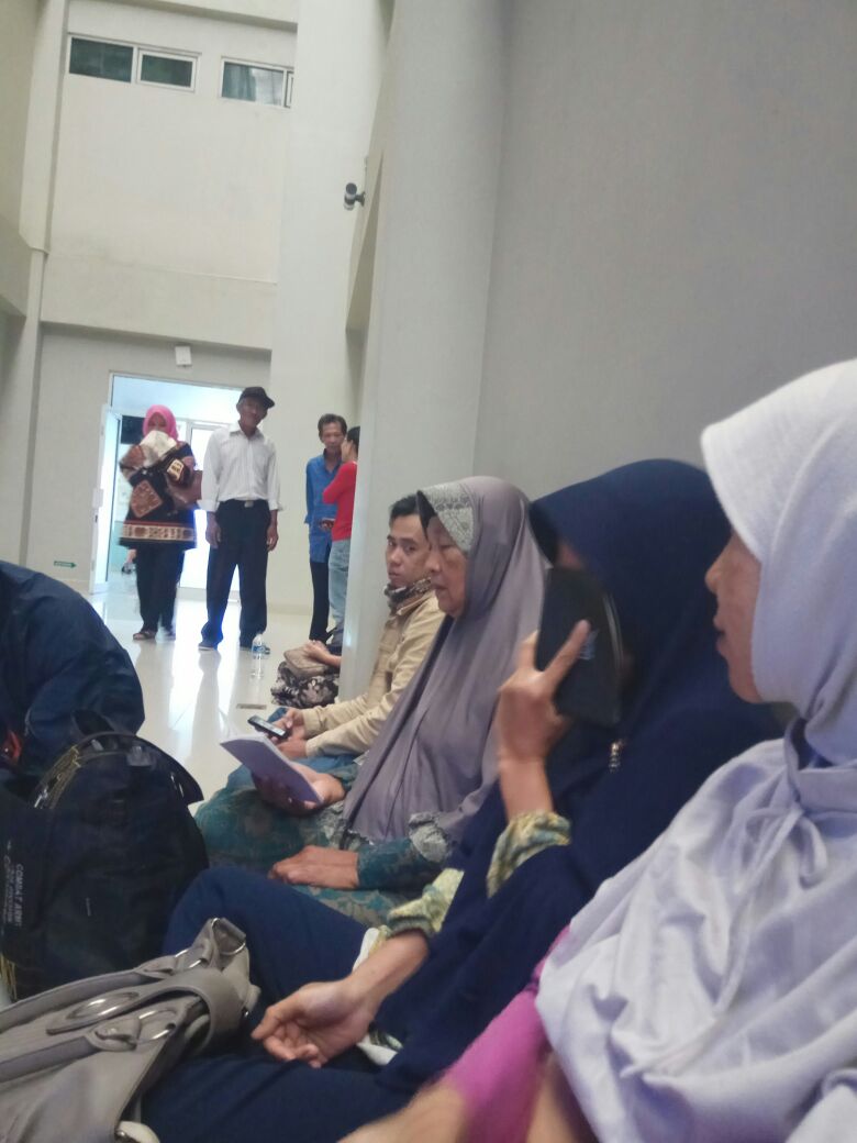 berdoa untuk kelancaran operasi bapak